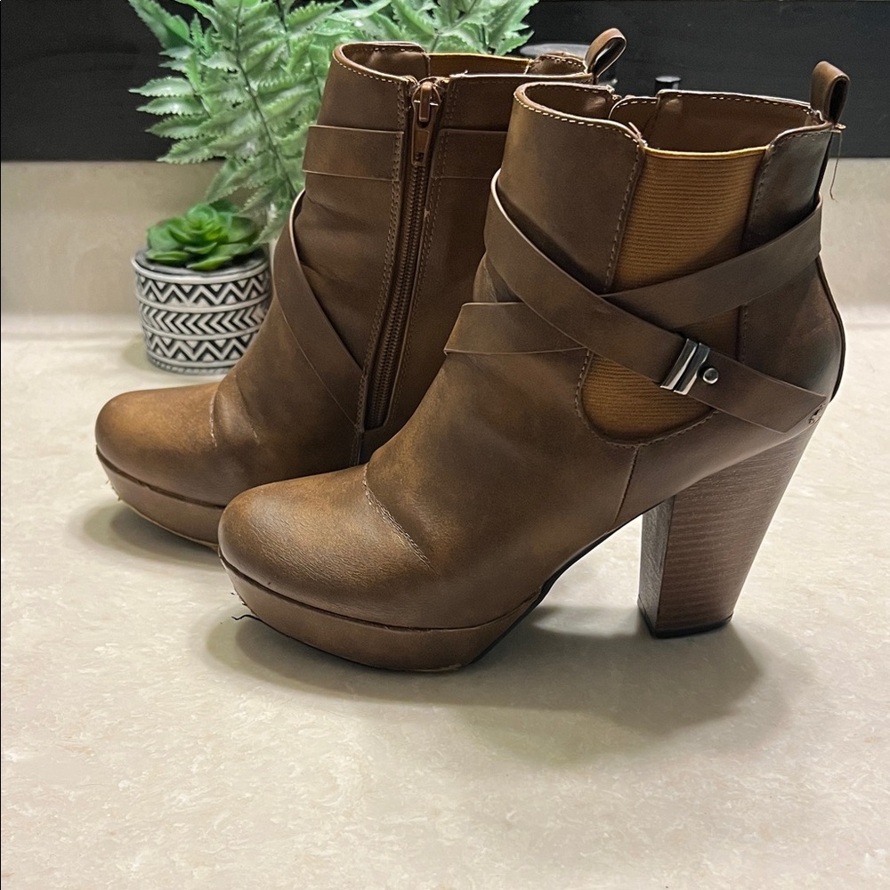 Dominique Brown Heeled Ankle Boots